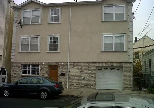2nd image of 8 Rosz Pl