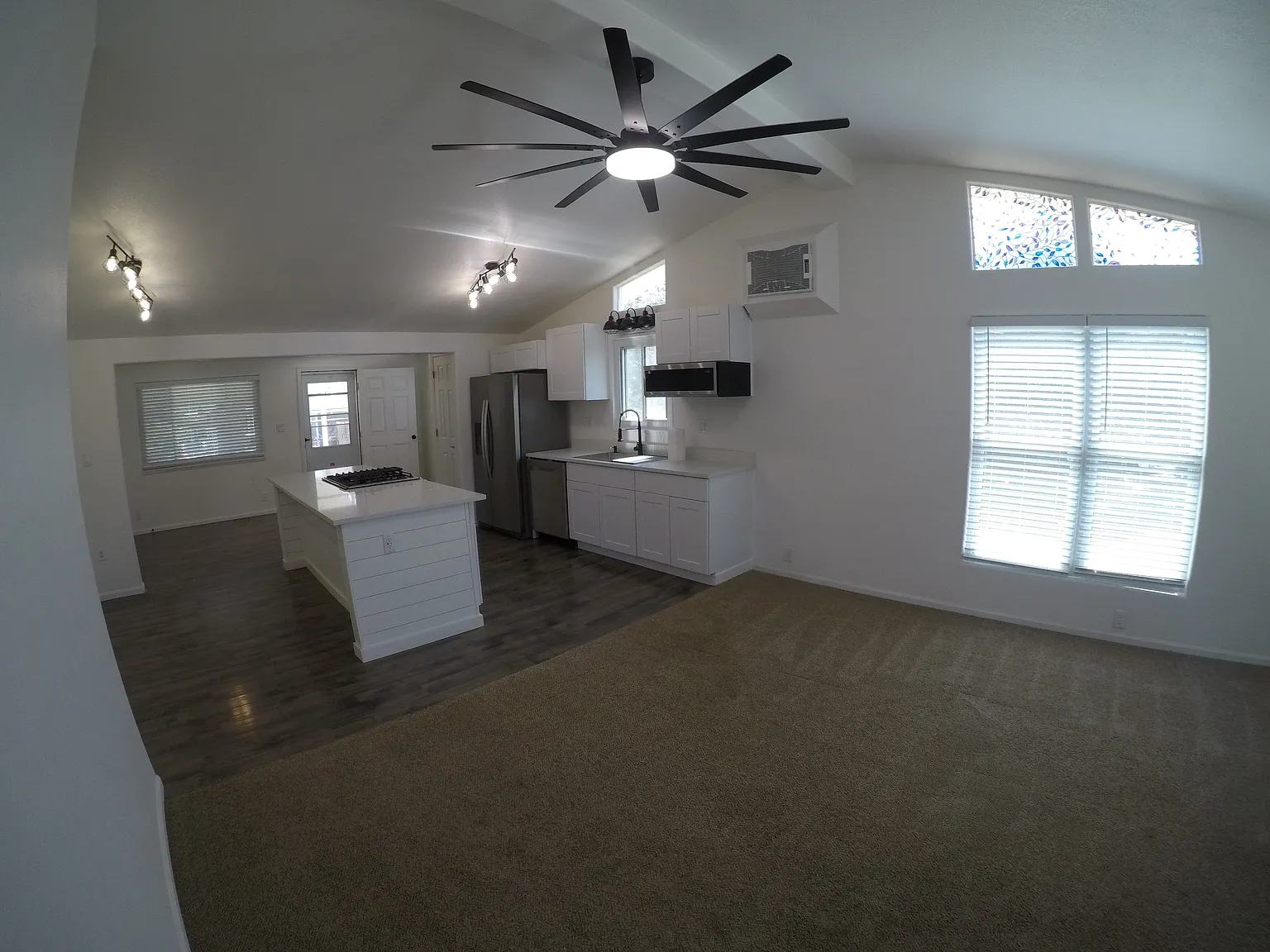 3 bed, 1208 sqft, $2,350 — Photo 4