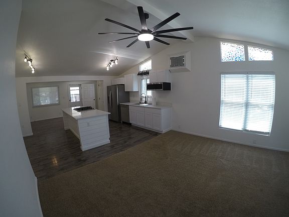 4th image of 1716 Main St