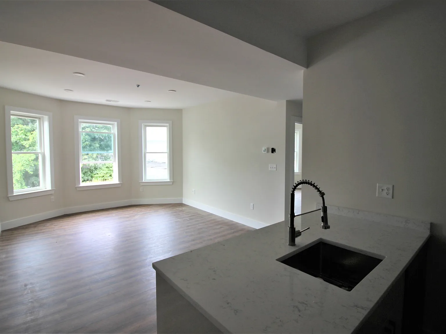3 bed, 1050 sqft, $1,150 — Photo 3