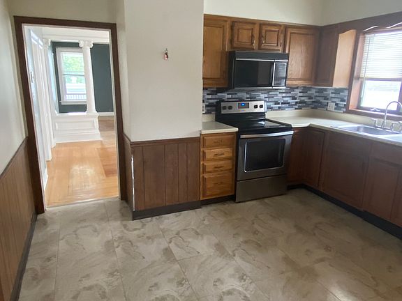 4th image of 208 Columbia St #2