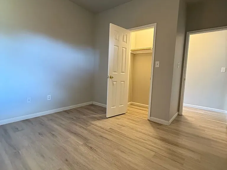 129-131 Collett Ct — Photo 24