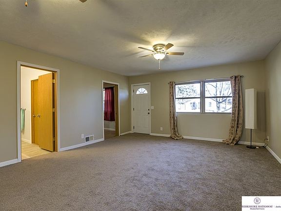 5th image of 2721 Lillian St