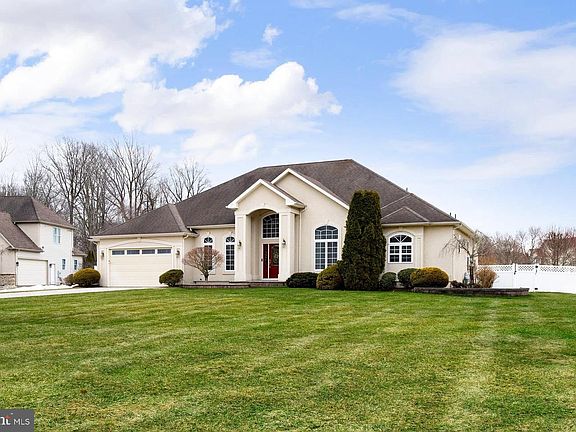 3rd image of 9 Kenneth Ct