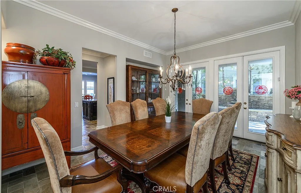 5 bed, 4226 sqft, $8,250 — Photo 4