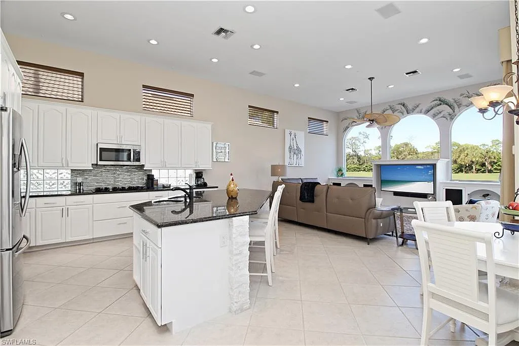 3 bed, 3.0 bath, 2976 sqft, $14,000 — Photo 4