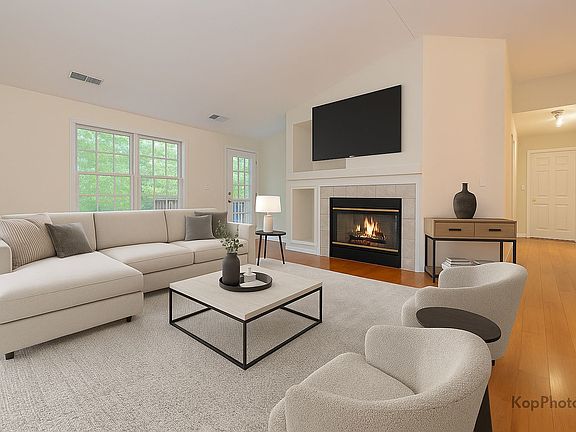 5th image of 7 E Orchard Ln