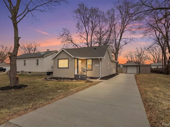 27732 Demrick St, Roseville, MI 48066