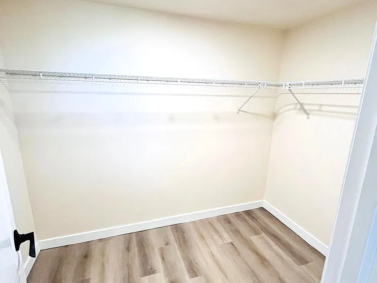 108 McWatters St — Photo 9