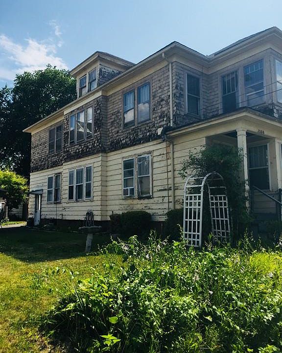 2nd image of 1000 Hampden St #1002