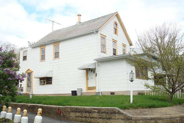 2nd image of 69 Main St