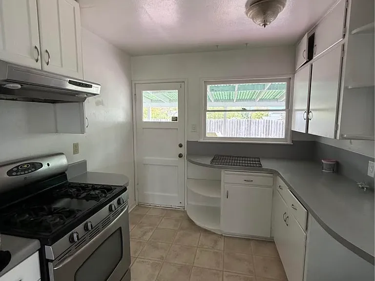 211 N Tassajara Dr — Photo 5