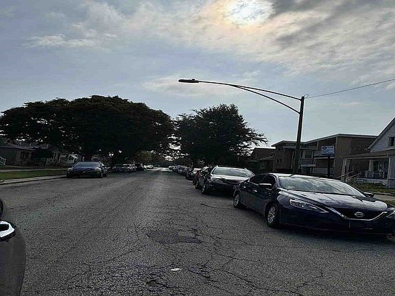 5th image of 3249 W 61st Pl