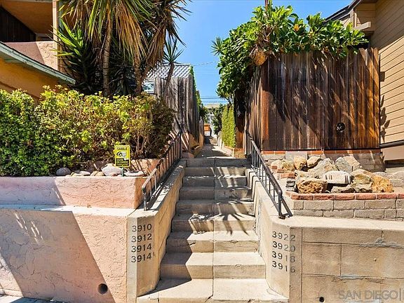 2nd image of 3918 Florida St