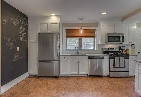 2nd image of 572 Essex Ave