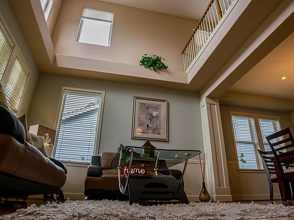 2nd image of 1827 Mariner Cir NE