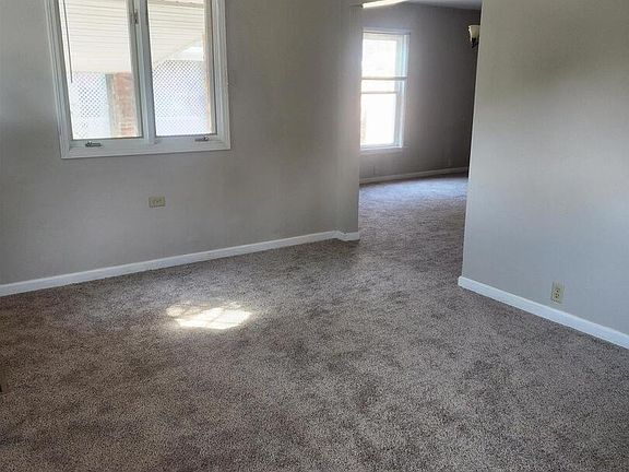 4th image of 2036 Washington St