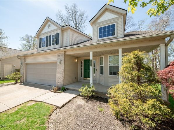 8555 Primrose Ln, Macedonia, OH 44056