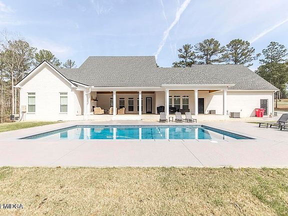 3rd image of 301 Waddesdon Dr