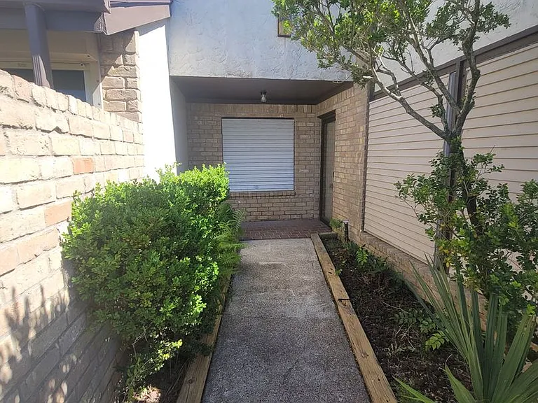 7523 Beaudelaire Cir — Photo 3