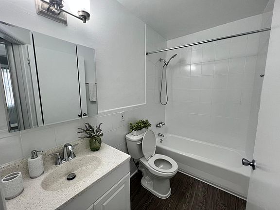 2nd image of 4912 Woodman Ave