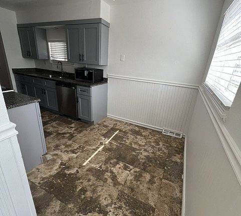 5th image of 489 S Wolff St