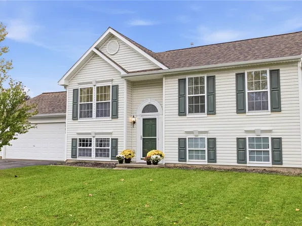 5902 Raymond Ave, Farmington, NY 14425