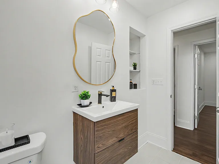 2200 Eastway Dr — Photo 19