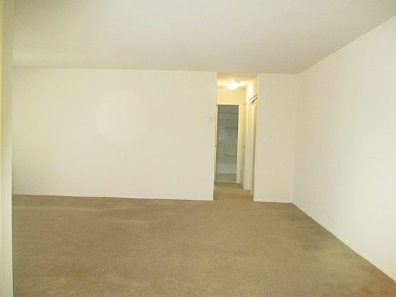 3rd image of 9 Kensington Cir APT A