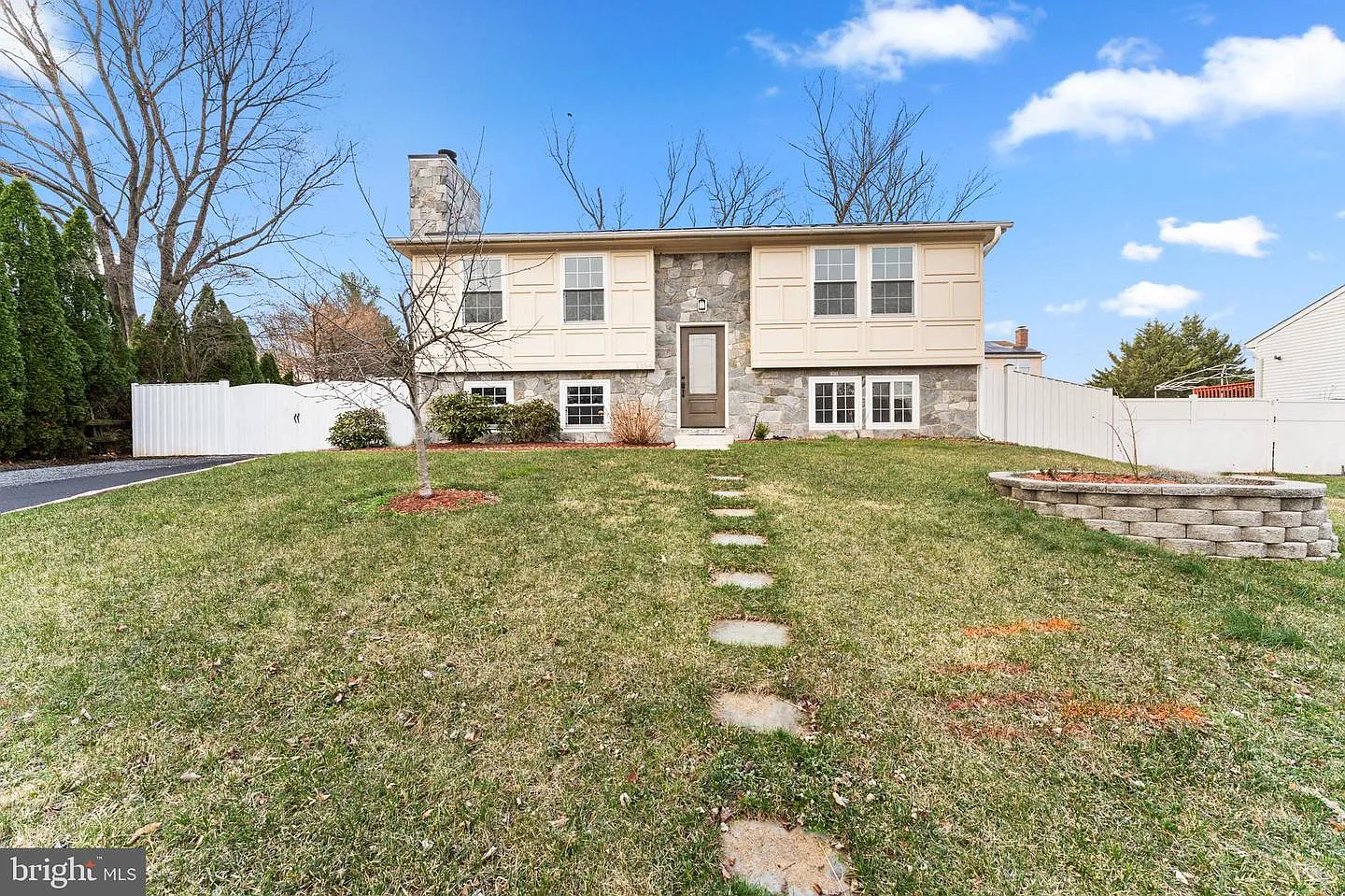 1394 Rollinghouse Dr photo 1