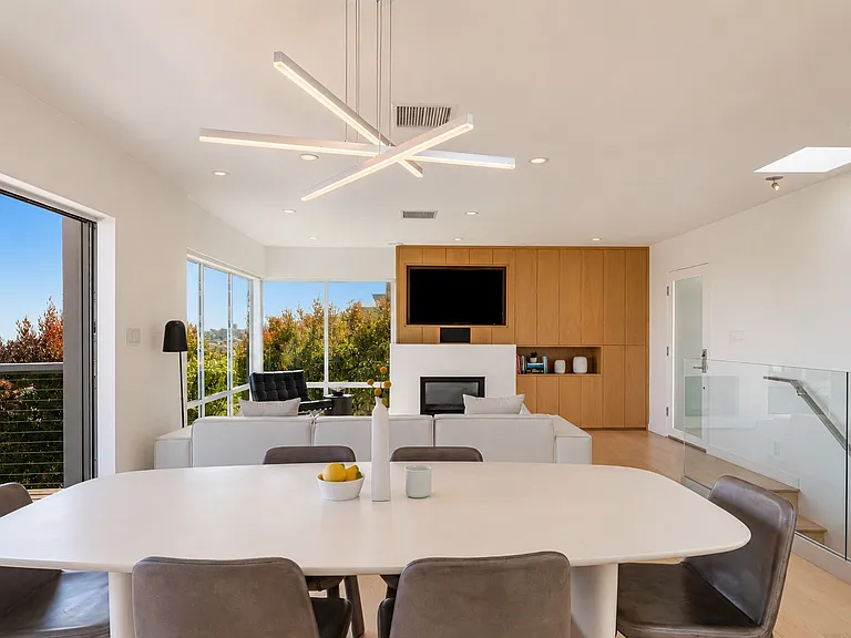 3104 Grove St — Photo 10