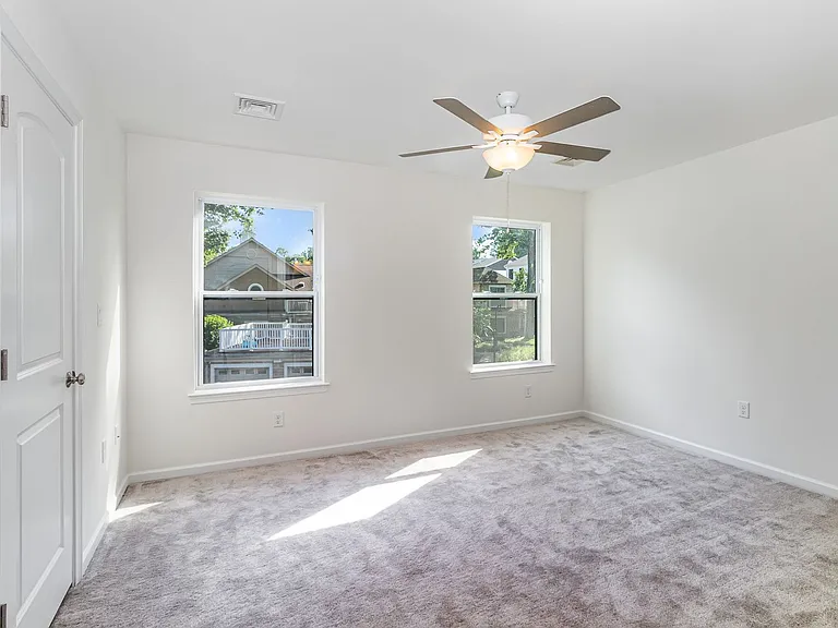 158 High Pointe Dr — Photo 14