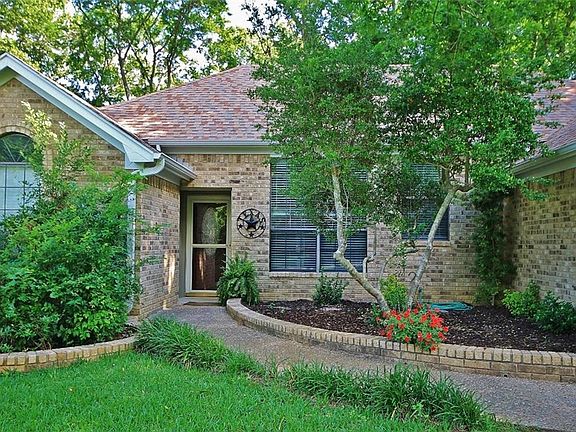 3rd image of 209 Texas Dr