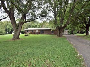 1910 Plantation Ln, Martinsville, IN 46151