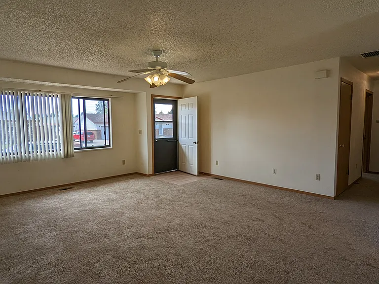 2257 London Way — Photo 3