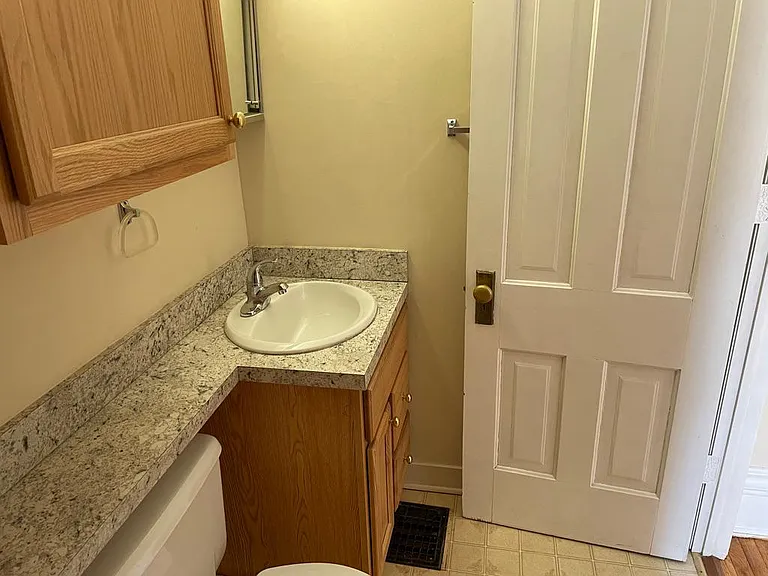 423 Crescent St NE #2 — Photo 15