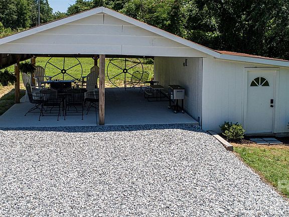 5th image of 2221 New Hope Church Rd