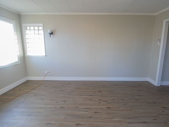 5th image of 1105-1107 Eastland Cir
