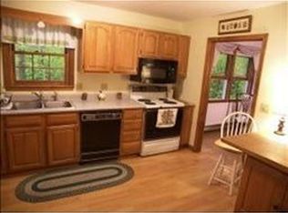 16 Chelsea Ct, Henniker, NH 03242