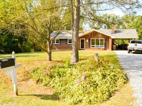 617 Spring St, Hurt, VA 24563