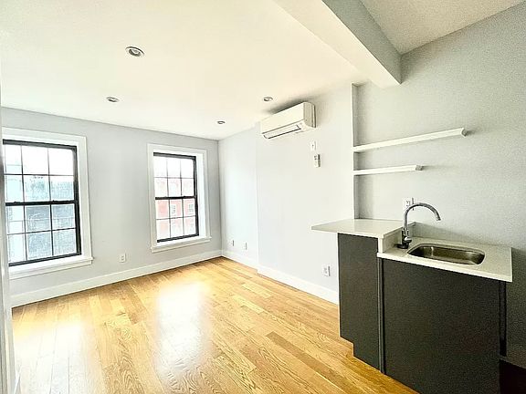 4th image of 11A Spencer Pl APT 4