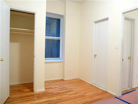 Rented by Siderow Residential Group | media 17