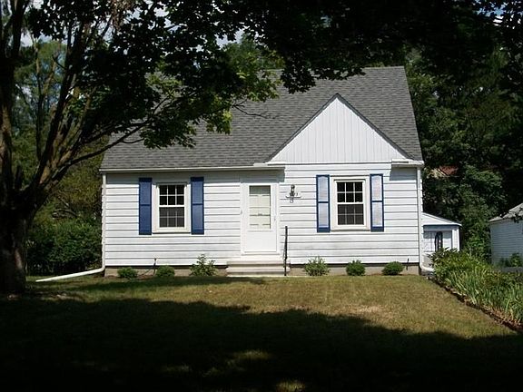 3rd image of 3323 Oakwood St