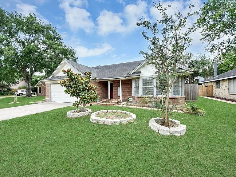 4922 E Laureldale Dr — Photo 3