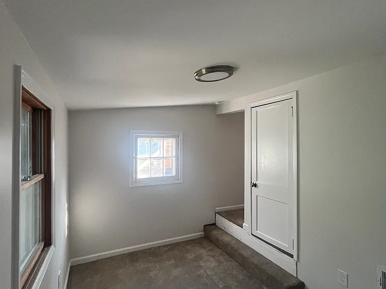 224 Stratford Rd — Photo 6