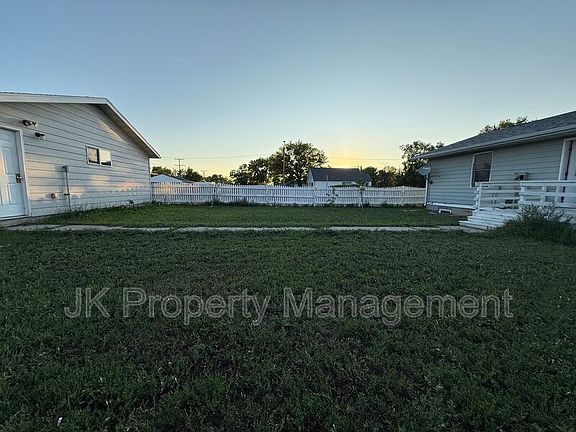 5th image of 1400 6th Ave S