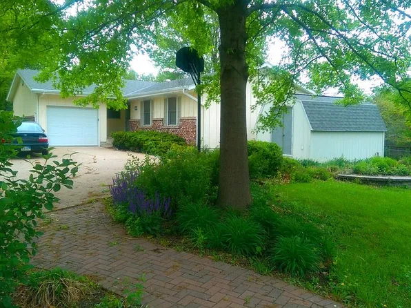 2210 Terry Way, Manhattan, KS 66502