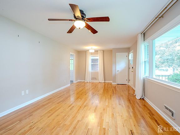 5th image of 113 Spring Crest Dr