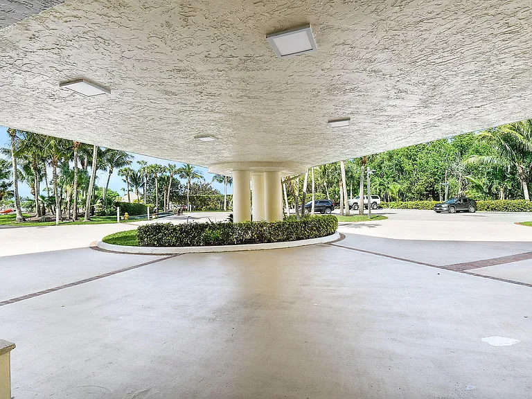 221 NE Plantation Rd #316 — Photo 3