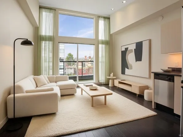 1121 Fort St #402, Victoria, BC V8V 3K9